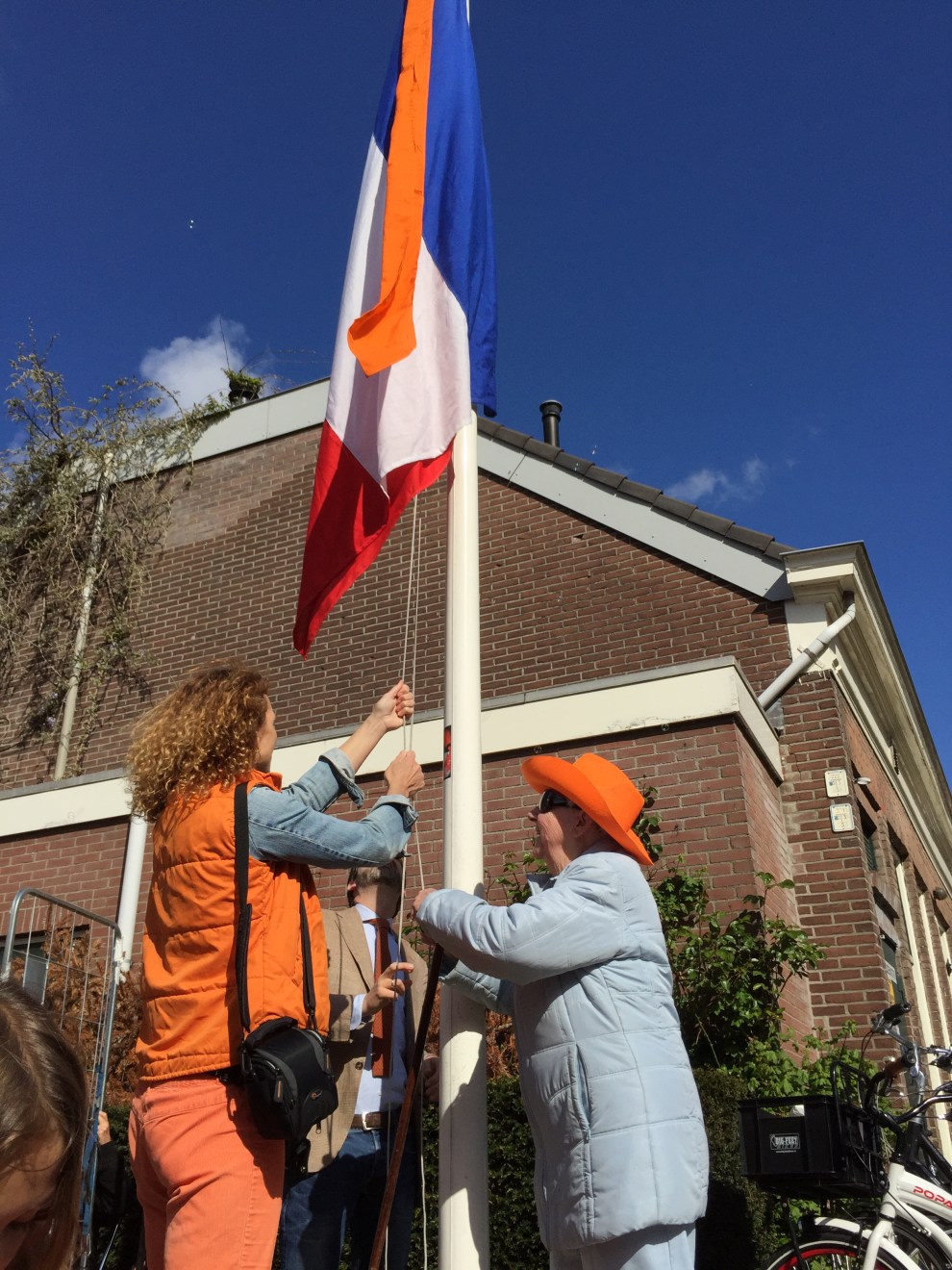Het hijsen van de vlag